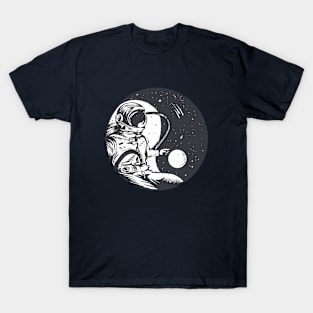 Astronaut, ying- yang circle space T-Shirt